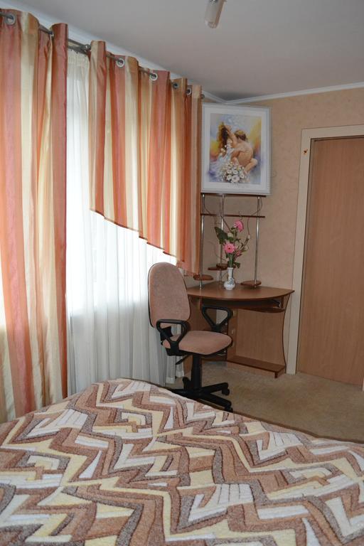 Roses Apartment In The City Center 切尔尼戈夫 客房 照片