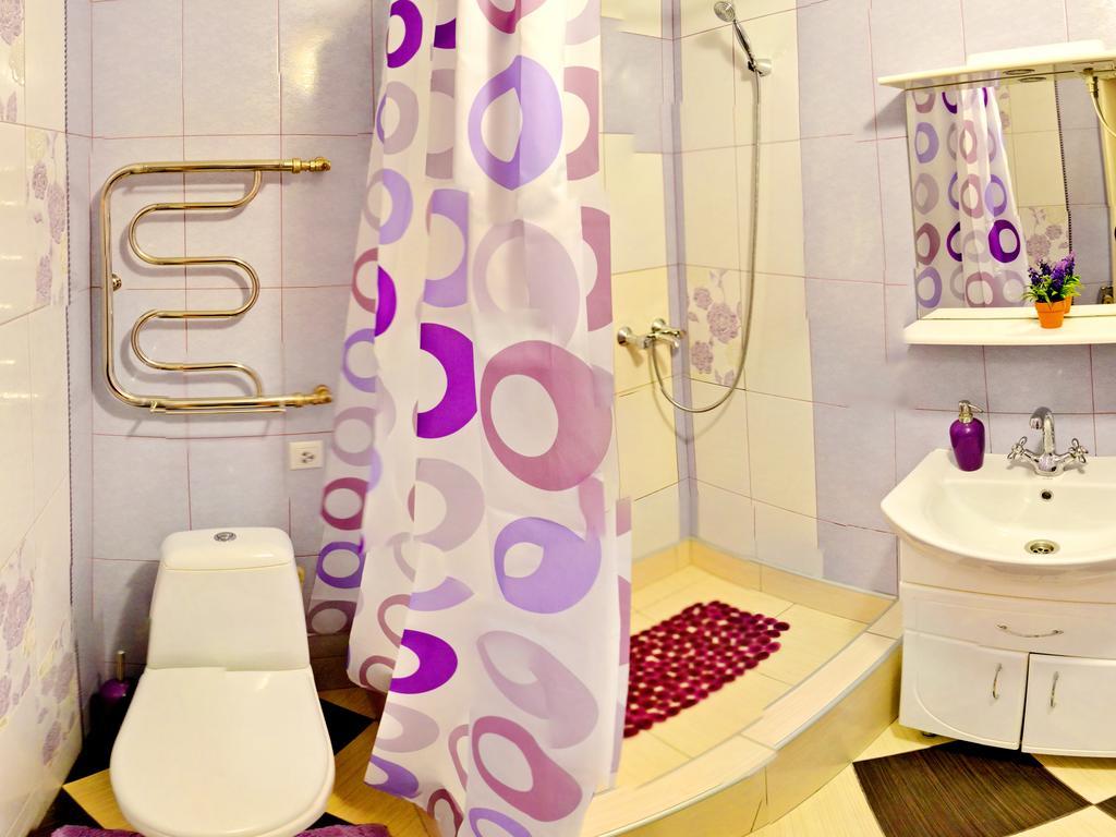 Roses Apartment In The City Center 切尔尼戈夫 外观 照片